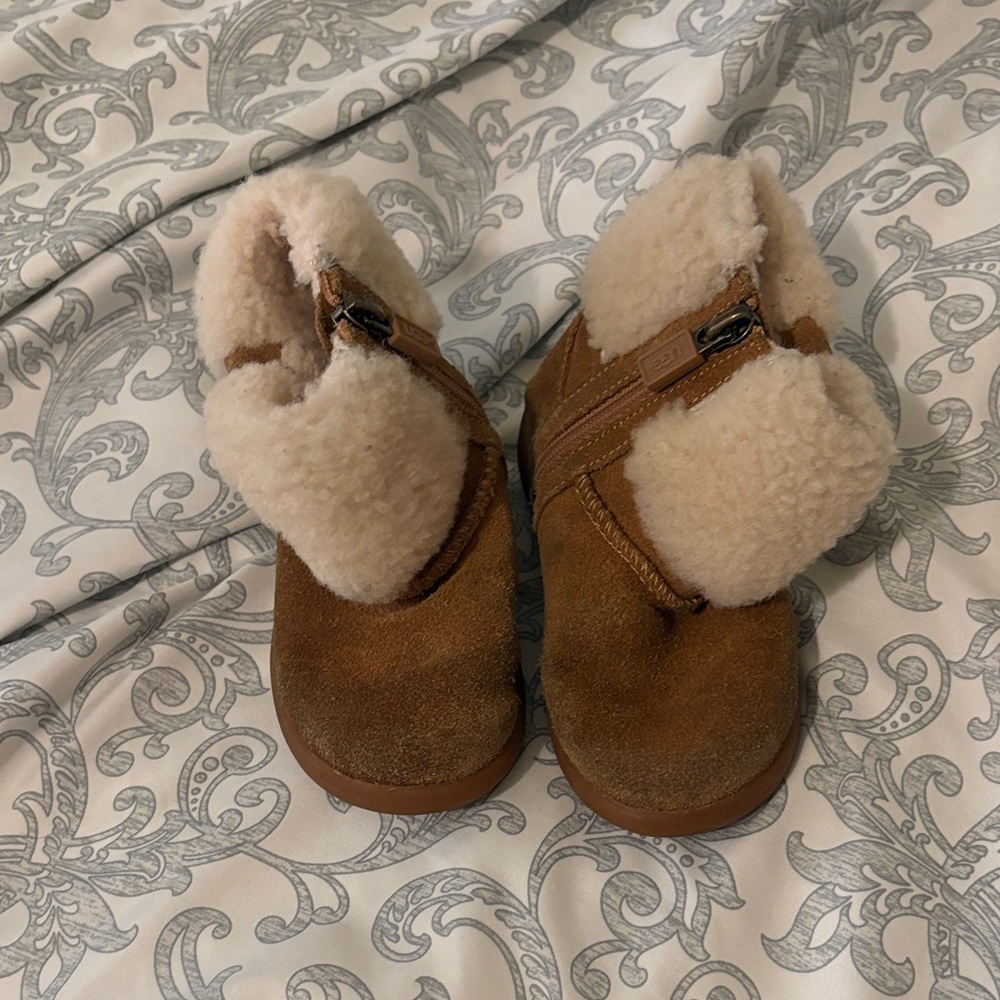 Toddler Ugg sz7